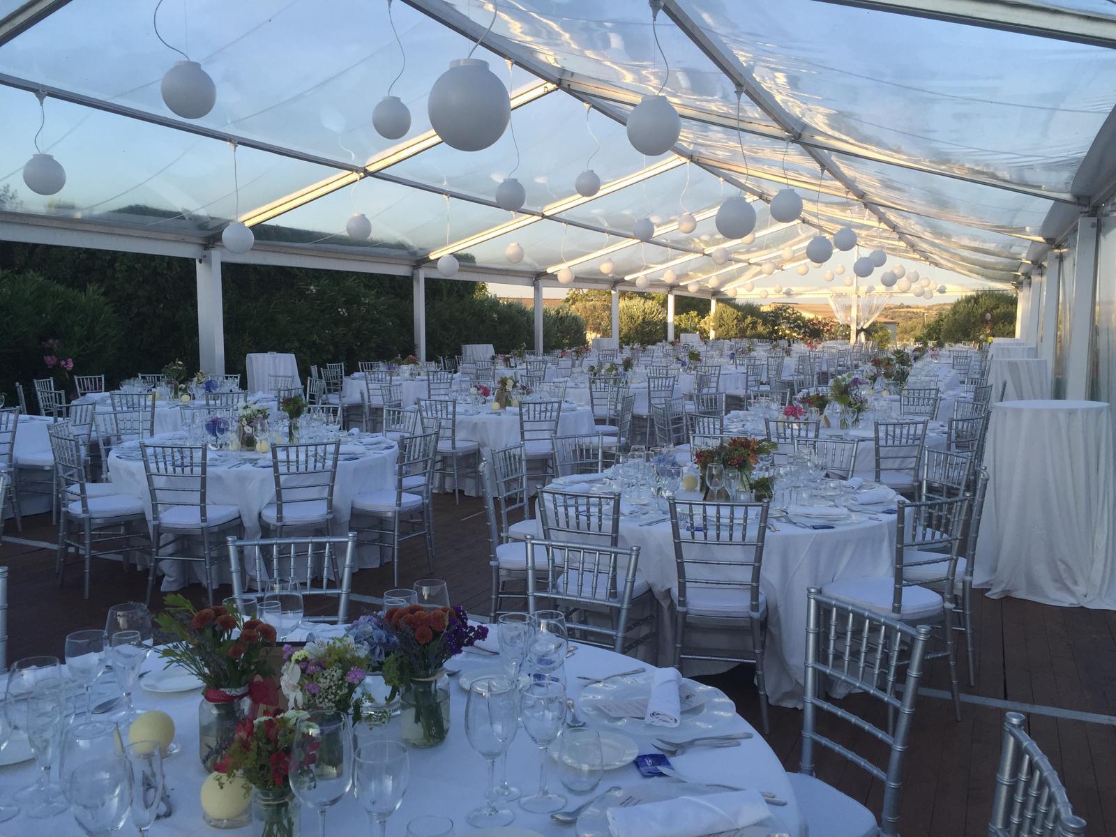 Precio de alquiler de carpa para 100 personas 